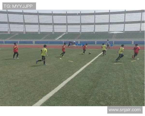 足球操分解动作教学全解析助力青少年提升足球技能与身体素质